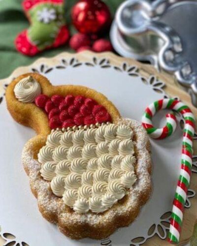 Teglia ballerina (piscina) a forma di Babbo Natale con cappello.